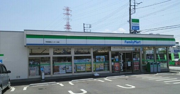 近くのファミリーマートまで350m(徒歩5分)