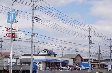 近くのローソンまで260m（徒歩4分）