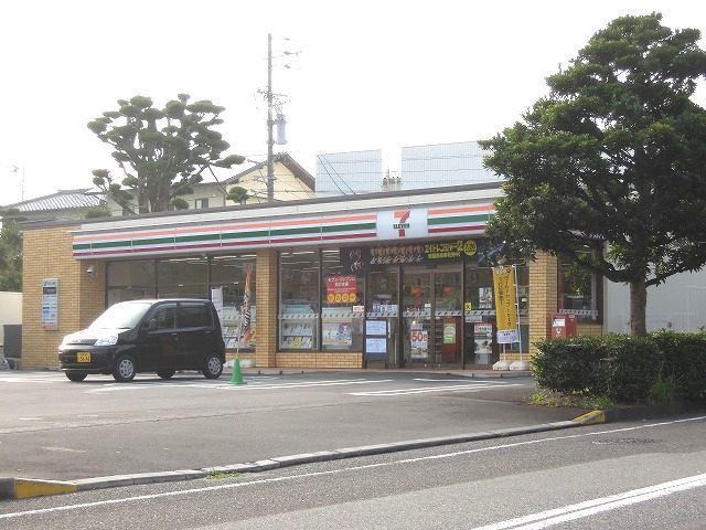 近くのセブンイレブンまで400m（徒歩5分）