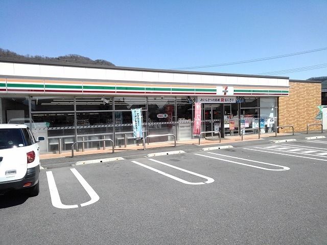 近くのコンビニまで650m（徒歩9分）