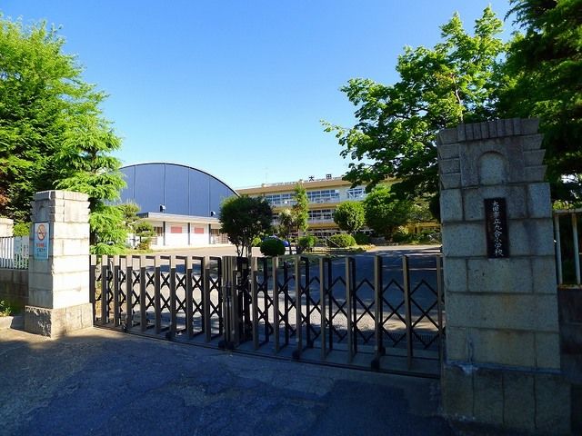 近くの太田市立九合小学校まで800m(徒歩10分)