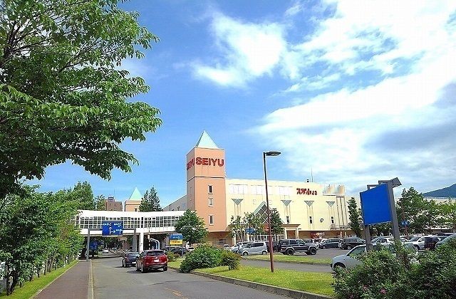 近くの西友手稲店まで1,200m（徒歩15分）