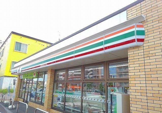 近くのセブンイレブンまで1,100m（徒歩14分）
