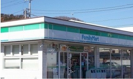 近くのファミリーマート 沼津岡一色店まで650m（徒歩9分）