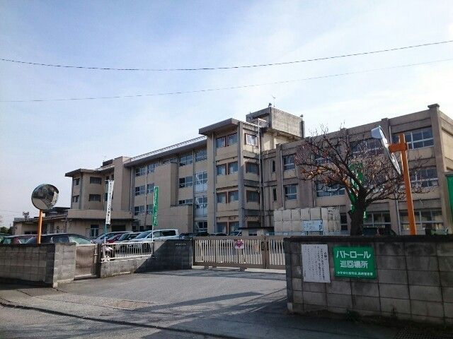 近くの小学校まで400m（徒歩5分）