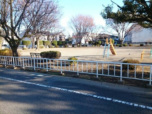 近くの片岡第２号児童公園まで350m（徒歩5分）