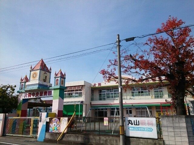 近くの片岡中央保育園まで350m（徒歩5分）