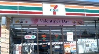 近くのコンビニまで170m（徒歩3分）