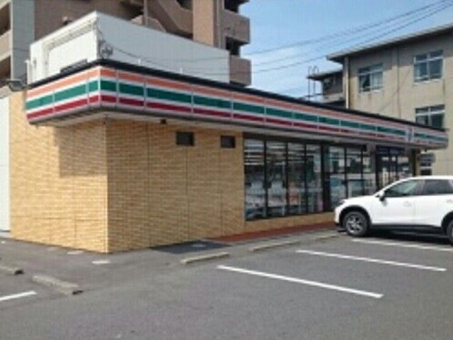 近くのセブンイレブン石部文化ホール前まで190m（徒歩3分）
