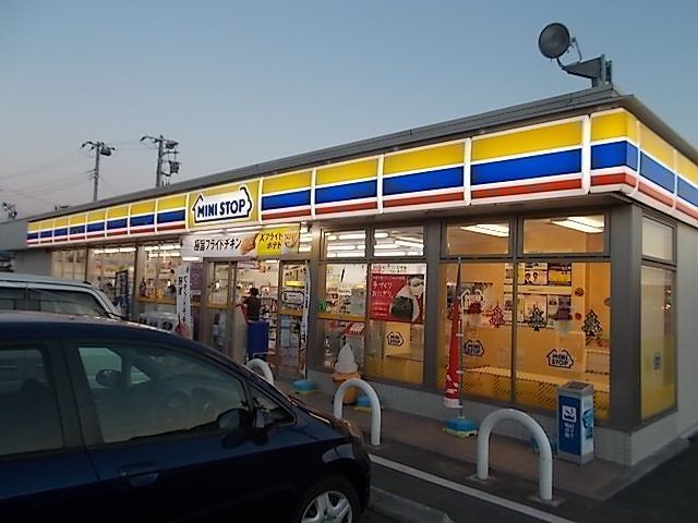 近くのミニストップ　富士宮島店まで600m（徒歩8分）
