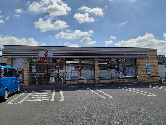 近くのセブンイレブン簗瀬中央店まで230m(徒歩3分)