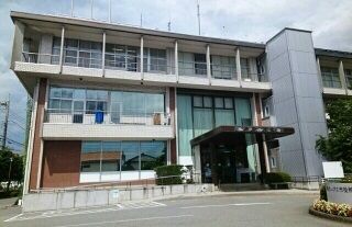 近くの南アルプス市役所まで1,100m（徒歩14分）