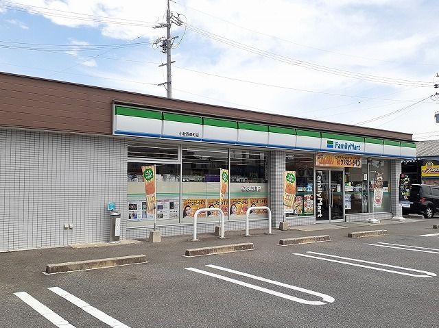 近くのファミリーマート小牧西島町店まで650m(徒歩9分)