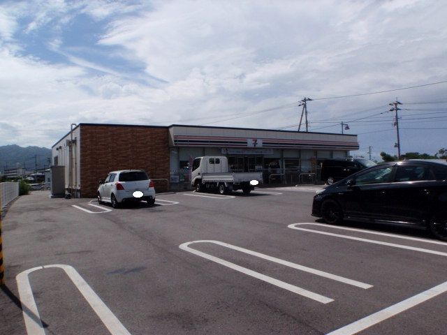 近くのセブンイレブン三豊詫間町店まで2,900m（徒歩37分）