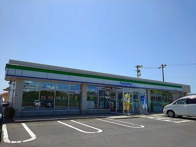 近くのファミリーマート 御所野湯本店まで500m（徒歩7分）