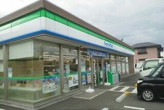 近くのファミリーマート有田宮崎店様まで550m（徒歩7分）