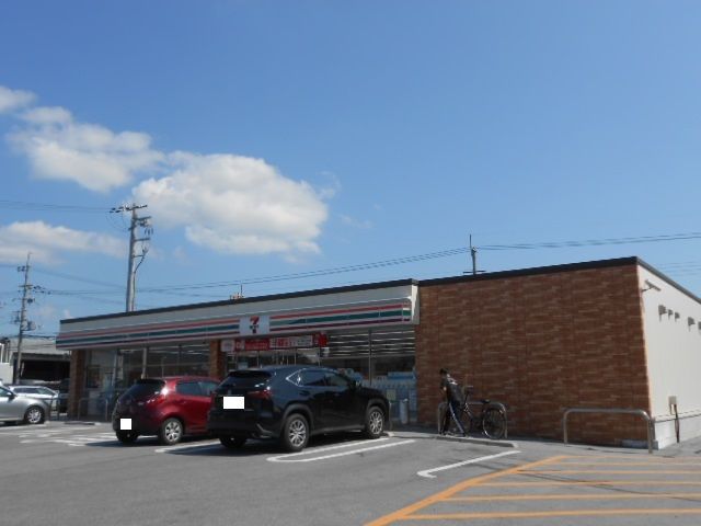 近くのコンビニまで400m（徒歩5分）