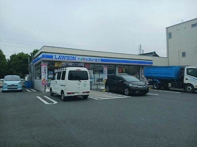 近くのローソンスリーエフまで350m(徒歩5分)