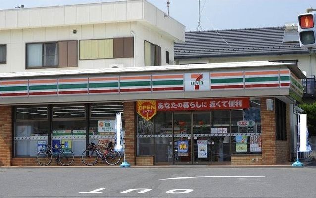 近くのセブンイレブンまで290m（徒歩4分）