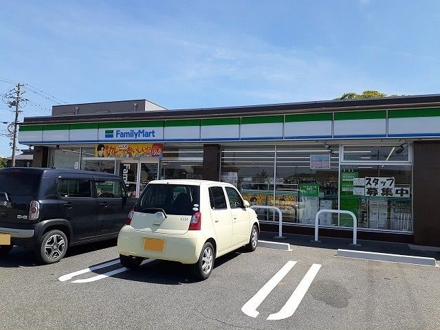 近くのファミリーマート武豊富貴駅東店まで1,180m(徒歩15分)