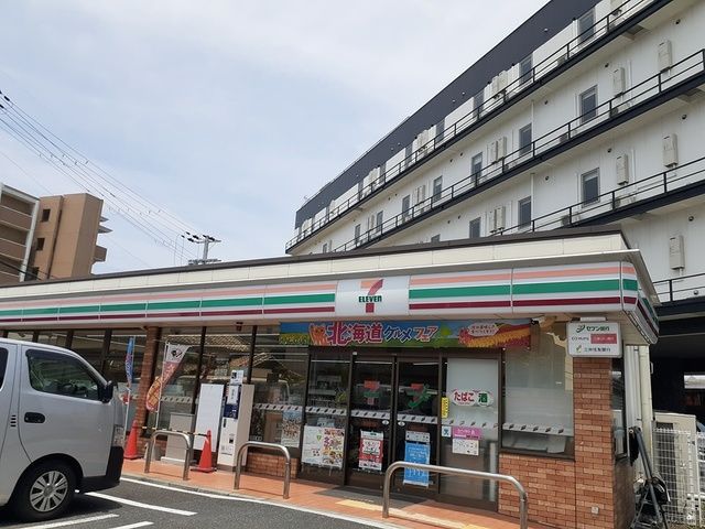 近くのコンビニまで357m（徒歩5分）