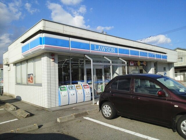 近くのローソン入善上野店まで500m(徒歩7分)