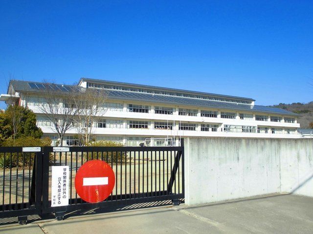 近くの足利市立毛野小学校まで600m(徒歩8分)