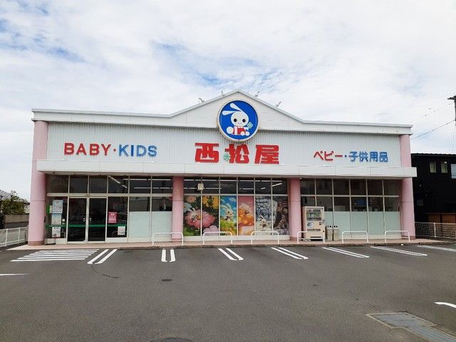 近くの施設まで1,100m（徒歩14分）