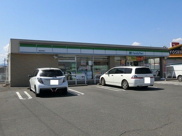 近くのコンビニまで1,200m（徒歩15分）