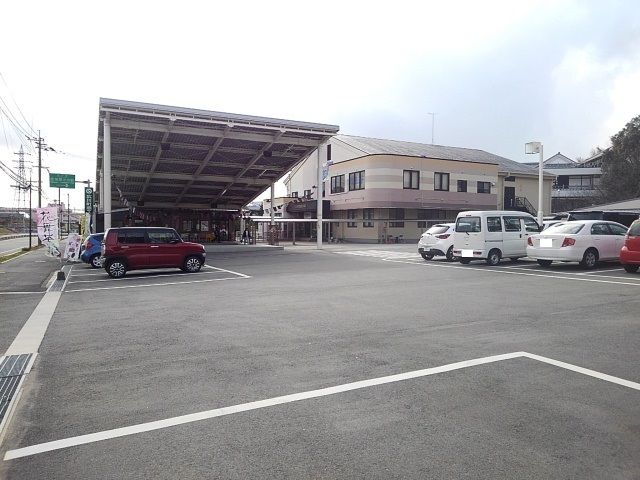 近くの産業展示会館まで860m（徒歩11分）