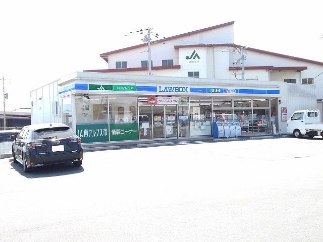 近くのローソン南アルプス市西野店まで200m（徒歩3分）