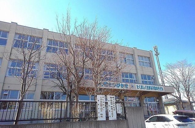 近くの川北小学校まで300m（徒歩4分）