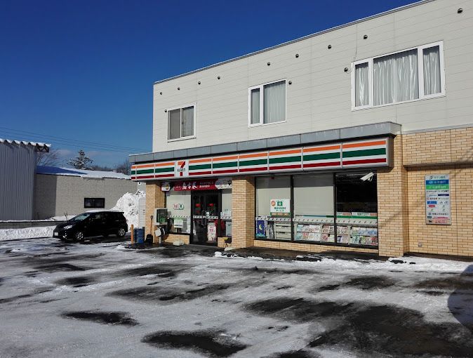 近くのコンビニまで400m（徒歩5分）