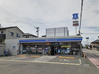 近くのコンビニまで460m（徒歩6分）