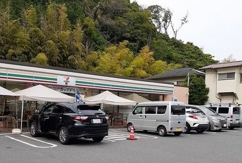 近くのセブンイレブン鎌倉城廻東店まで831m（徒歩11分）