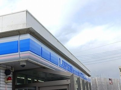 近くのローソン琉大前店まで350m（徒歩5分）