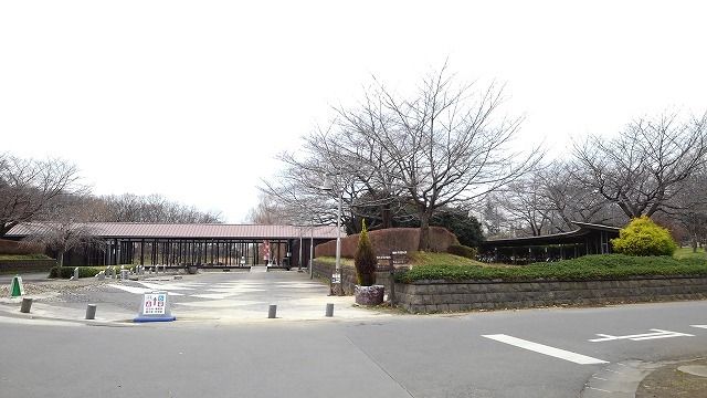 近くの古河公方公園まで750m（徒歩10分）