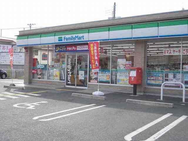 近くのファミリーマート草津南笠東店まで649m（徒歩9分）