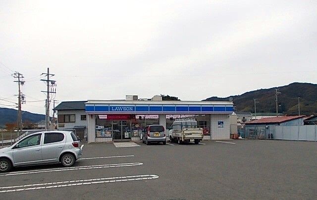 近くのコンビニまで800m（徒歩10分）