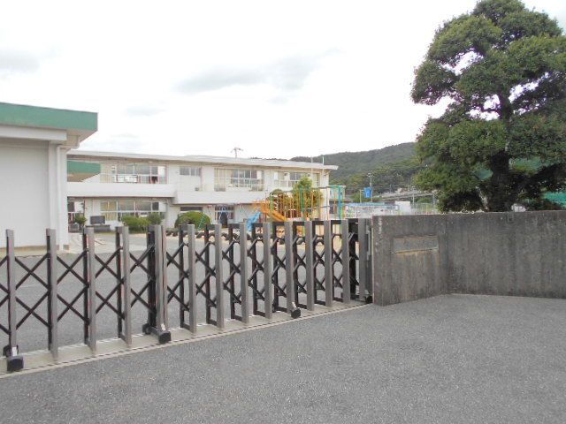 近くの小学校まで1,700m（徒歩22分）