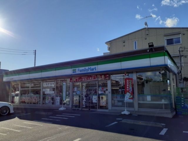 近くのファミリーマートまで270m(徒歩4分)