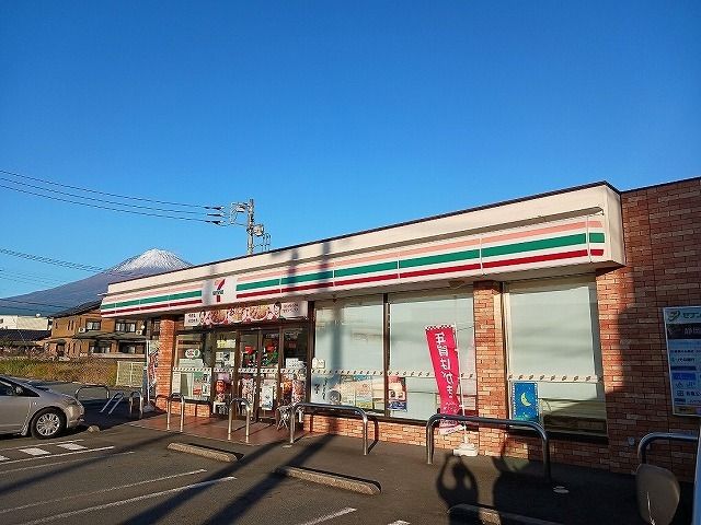 近くのセブンイレブン富士宮田中町店まで700m（徒歩9分）