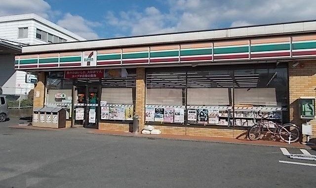 近くのコンビニまで750m（徒歩10分）