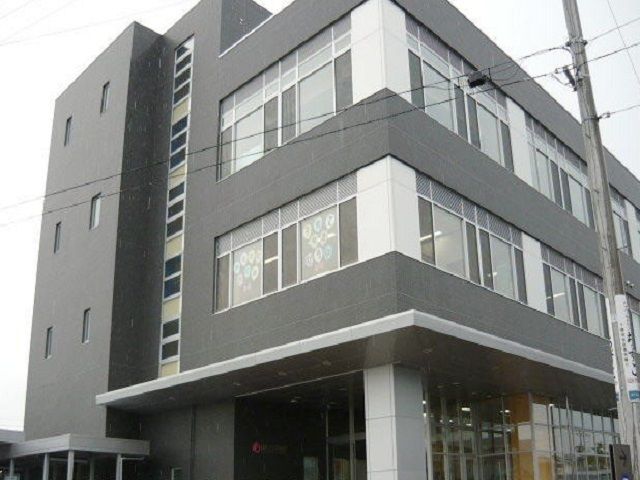 近くの西部市民サービスセンターまで300m（徒歩4分）