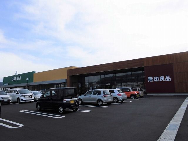 近くのザ・ビッグ塩尻店まで600m（徒歩8分）