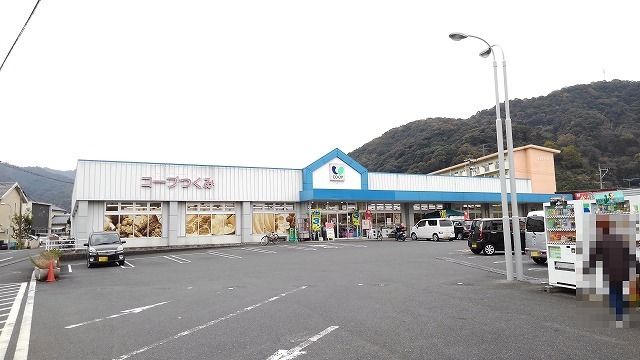 近くのコープつくみまで1,200m（徒歩15分）