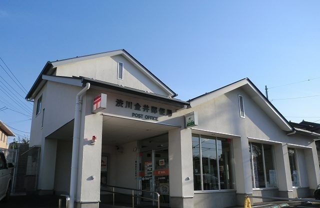 近くの渋川金井郵便局まで450m（徒歩6分）