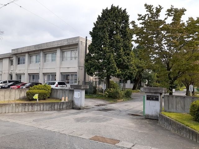 近くの渋川市立渋川北小学校まで650m（徒歩9分）