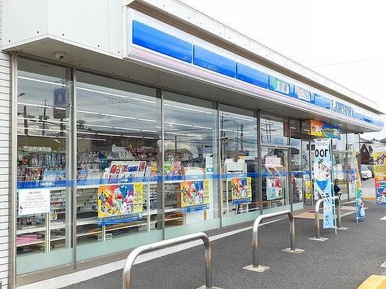 近くのコンビニまで550m（徒歩7分）