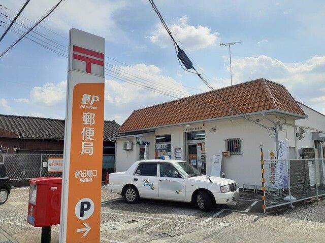 近くの堀口郵便局まで400m（徒歩5分）
